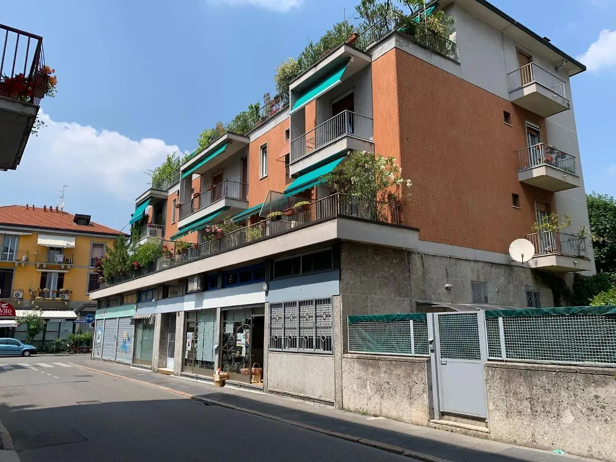 Milan Apartment contacts